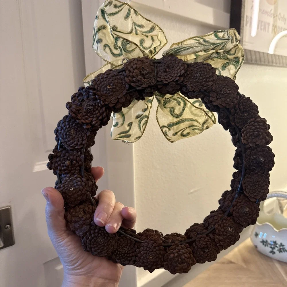 Artisan Holiday Pinecone Wreath w/Bow 10